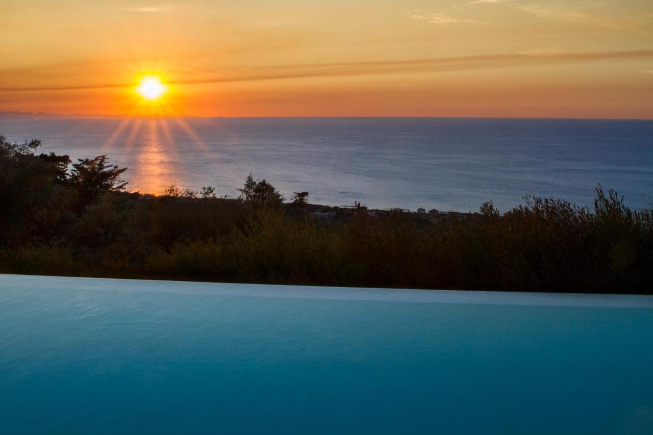 Villa Laura Capo dʼOrlando Exteriör bild