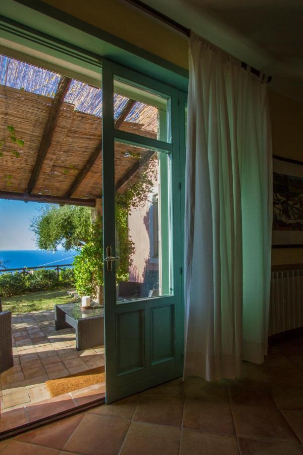 Villa Laura Capo dʼOrlando Exteriör bild