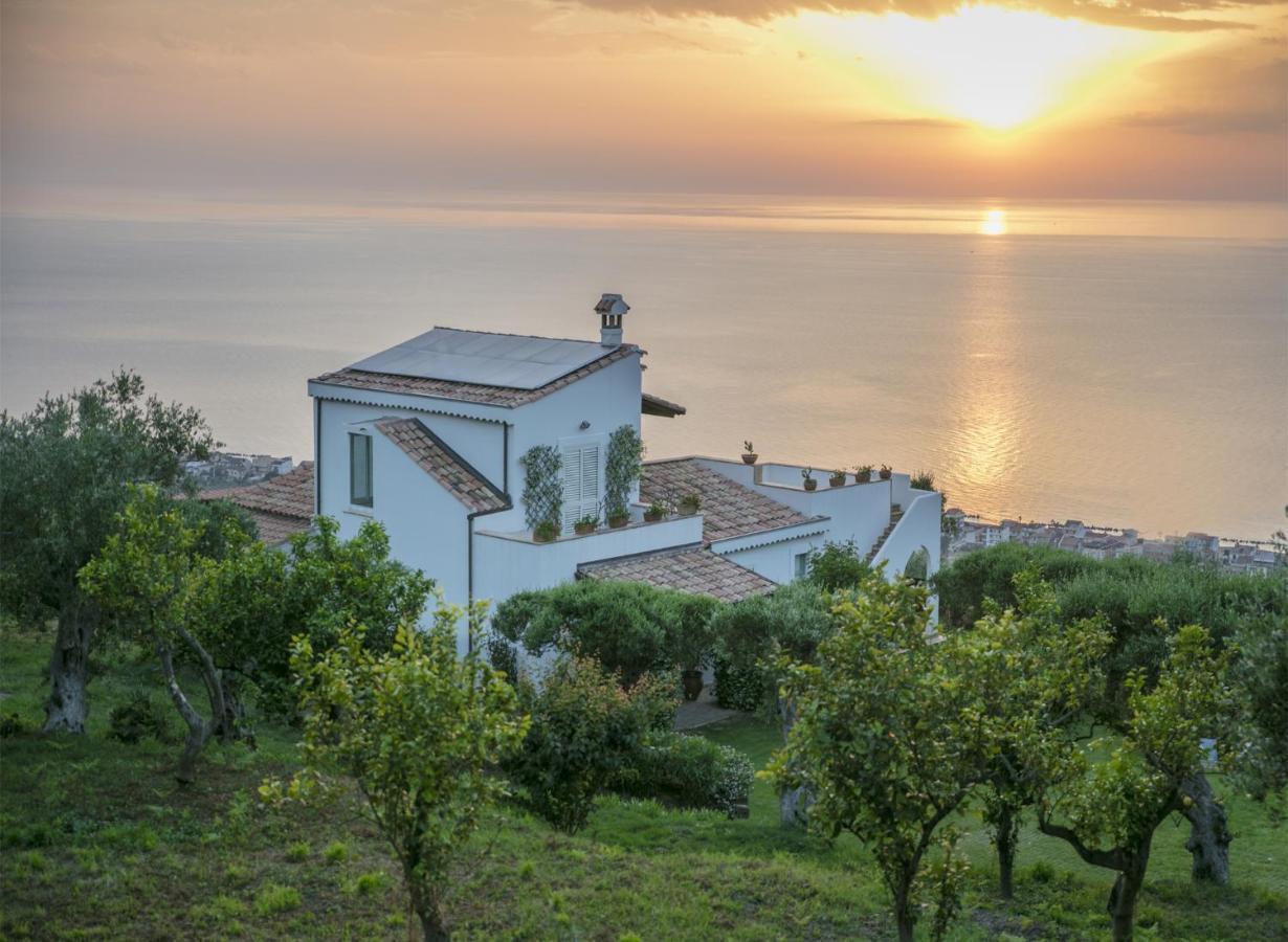 Villa Laura Capo dʼOrlando Exteriör bild