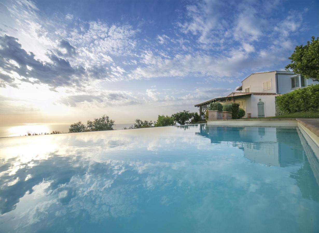 Villa Laura Capo dʼOrlando Exteriör bild