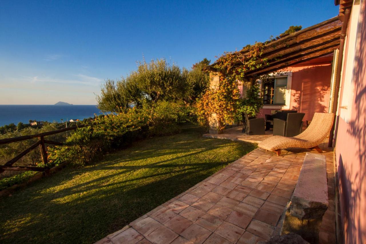 Villa Laura Capo dʼOrlando Exteriör bild