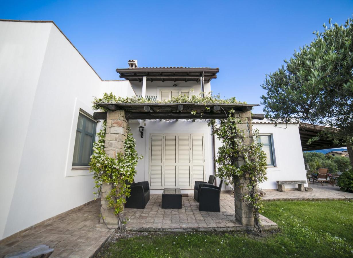 Villa Laura Capo dʼOrlando Exteriör bild